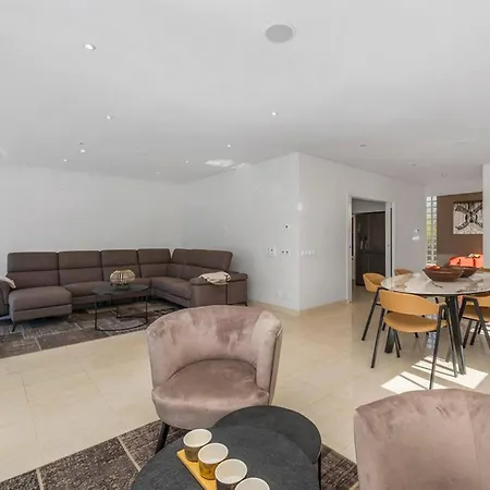 Villa 4bd In Marina With Pool Albufeira