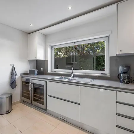 4bd In Marina With Pool Вилла Албуфейра
