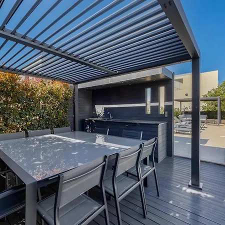 4bd In Marina With Pool Вилла Албуфейра