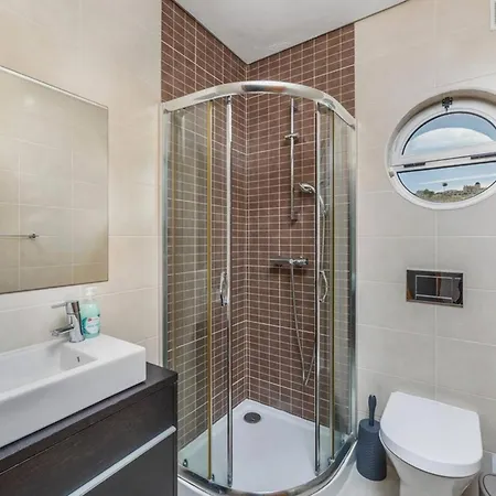 4bd In Marina With Pool Вилла Албуфейра