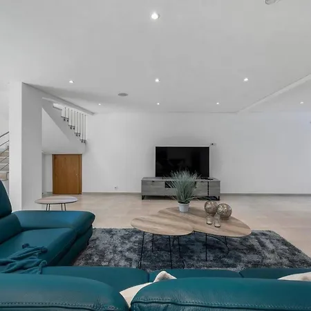 4bd In Marina With Pool Вилла Албуфейра